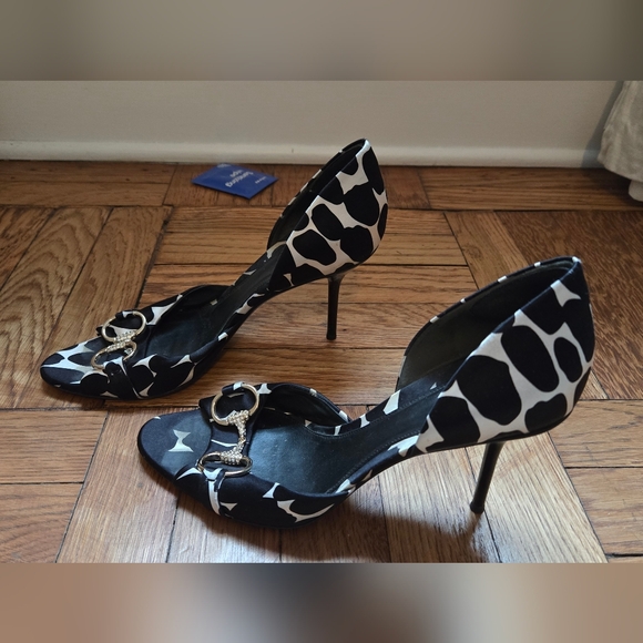Pristine Gucci Swarovski Crystal Black & White Satin Animal print Pump main image 1